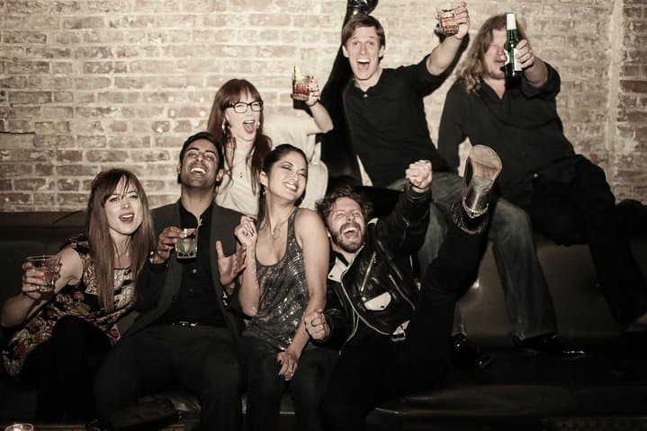 סיבוב ברים ופאבים בלילה בבלגרד עם משקאות