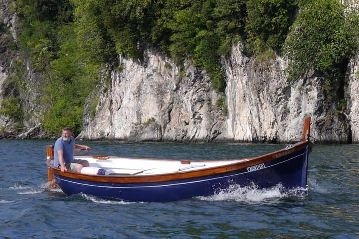 סיור בסירה איטית לקבוצות קטנות עם אפליקסר על אגם מג'ורה