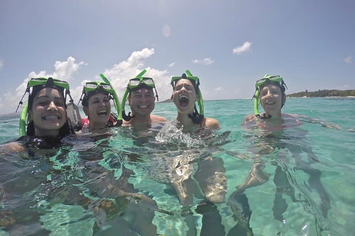 חבילת יום החוף באיקקוס עם תחבורה של מים מטקסי מים מפחרדו