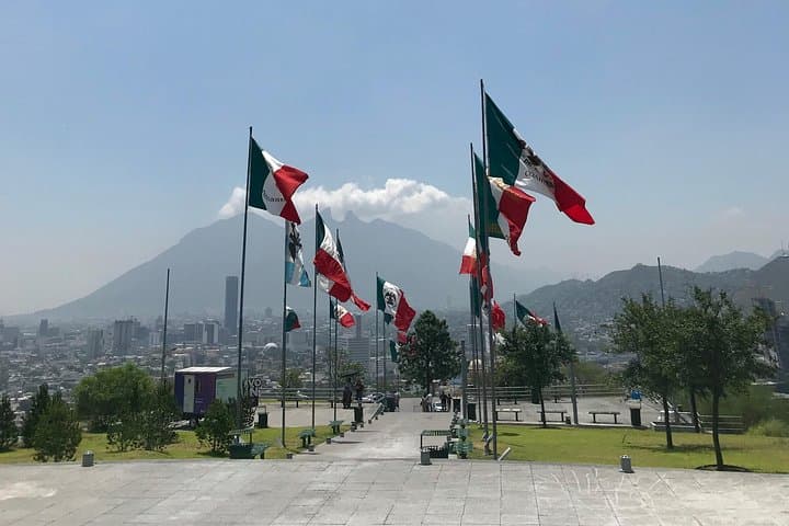 Private English Monterrey City with a Local Guide (Up to 6 ppl)