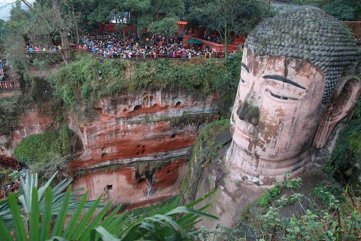 טיול יום לפסל הענק שלLeshan ועיר הקטנה האAncient Huanglongxi