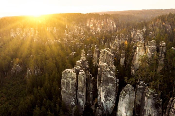 אתר הצילומים של סלעי אדראשפק טפליצה מהכרוניקות של נרניה