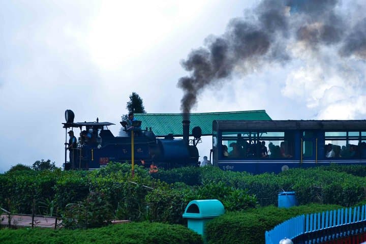 יום-מטיילים (סיור יום מלא בדארג'ילינג).