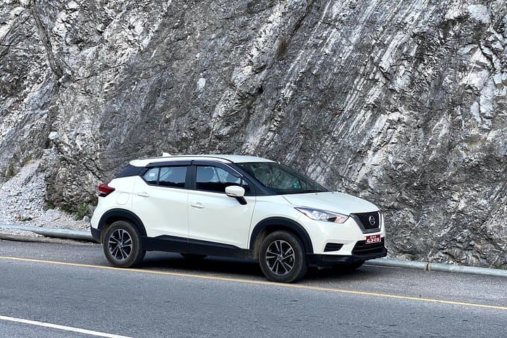 טיול פרטי מפוקרה לקטמנדו עם רכב פאר וג'יפ