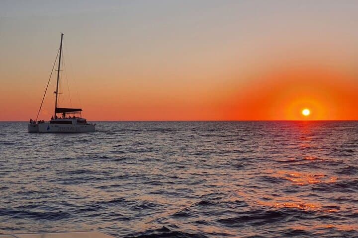 Santorini Classic Catamaran Cruise with BBQ, Drinks and Transfers