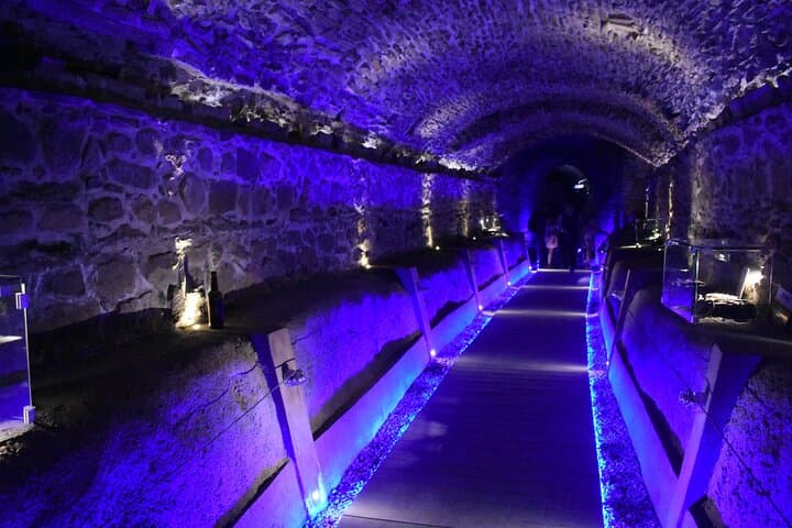 פואבלה + מנהרות סודיות של קסאננטלה (סיור פרטי)