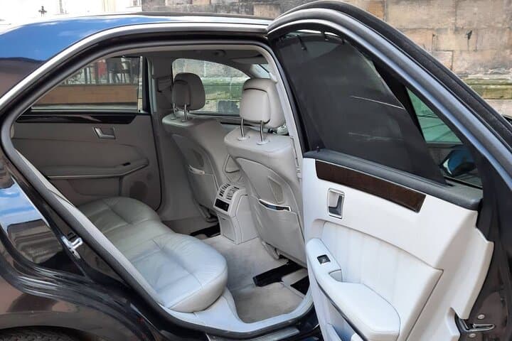 ההעברה הפרטית שלכם בלימוזינה מראגנבורג לפראג