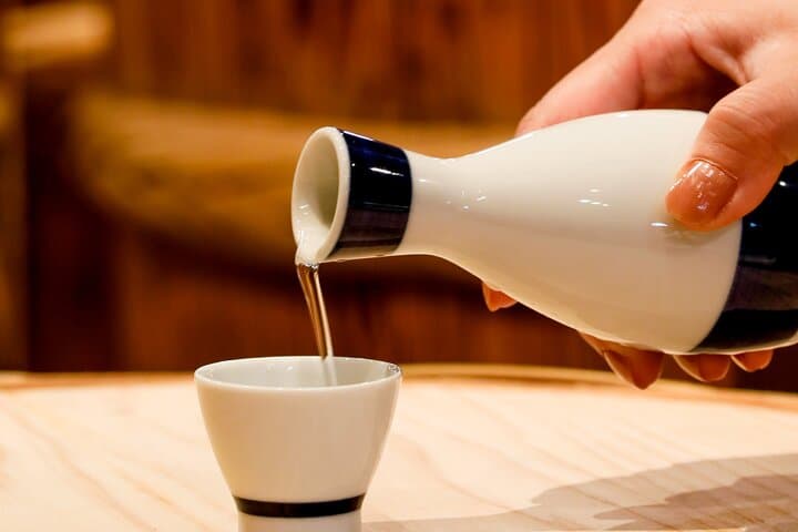 סיור פרטי לגלות את מבשלות הסאקה בנדה קובה עם מדריךLicד מממשלה