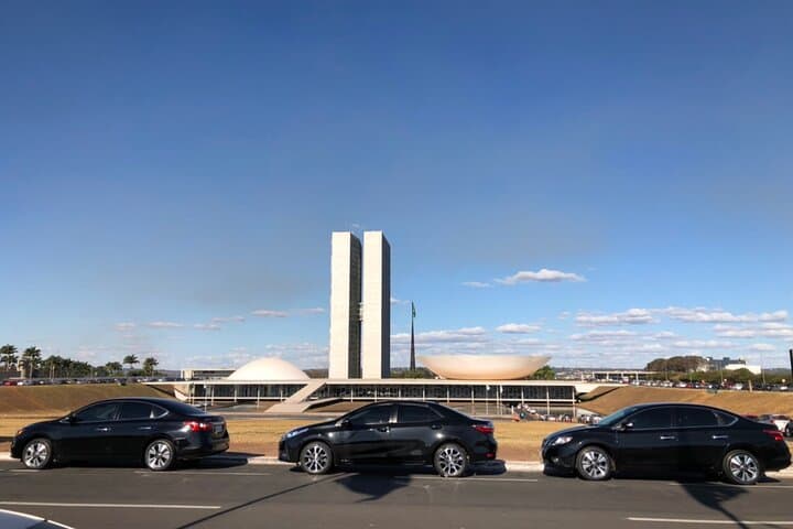 שירותי אספקה משדה תעופה
הזמנה באותו יום.
הנהגים מדברים אנגלית, ספרדית ופורטוגזית.