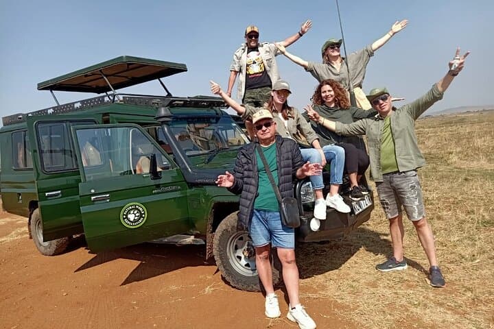 סאמבורו, אגם נקורו ומסאי מארה ספארי פרטי של 6 ימים בג'יפ 4x4