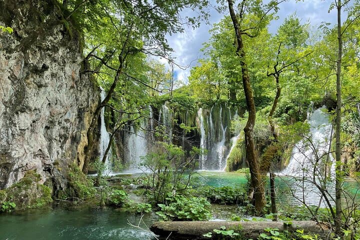 Plitvice Lakes with Ticket & Rastoke Guided Tour from Zagreb 
