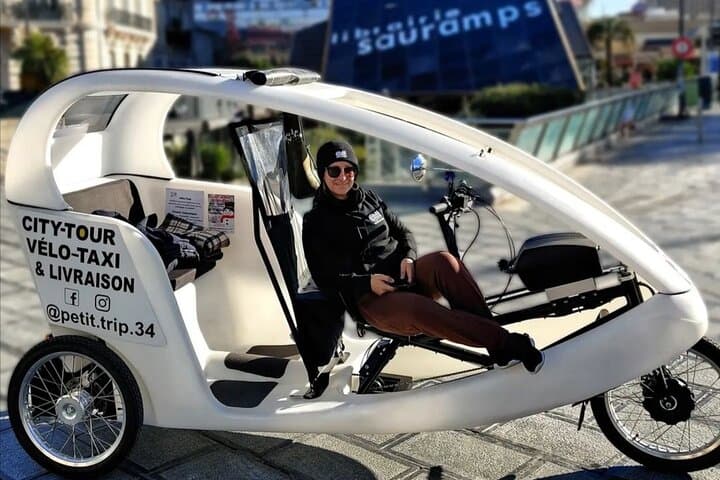 גילוי פרטי של מונפליה באמצעות מונית אופניים.