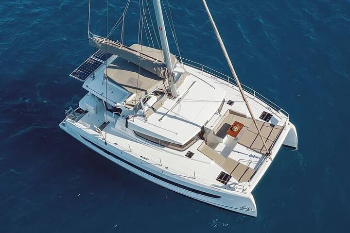 קאטמרן קלפטיקו פוליגוס & הקפה של מילוס עם ארוחת צהריים וברי פתוח