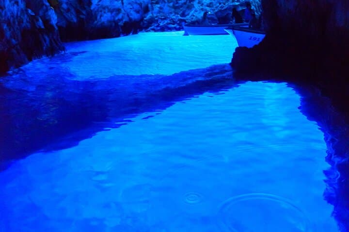 המערה הכחולה ועיר חוואר עם סיור סירות ב-5 האיים