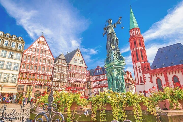Frankfurt Old Town & Emperors: City Game & Walking Tour