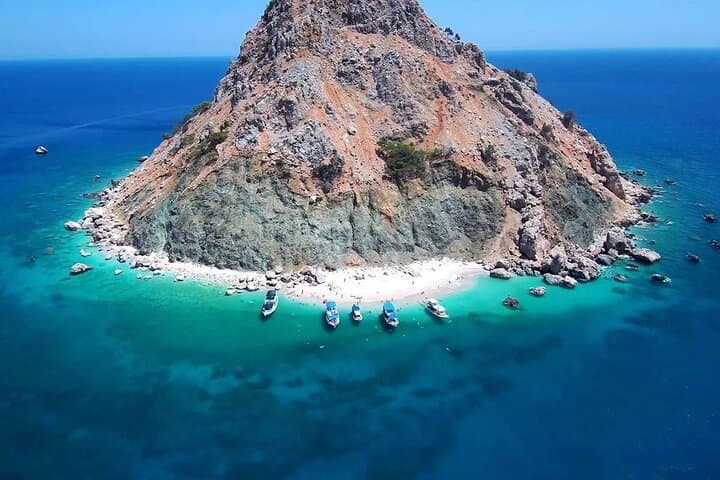 טיול סירה לסולואדה מאנטליה (מאלדיבות של טורקיה) עם ארוחת צהריים והסעות מהמלון.