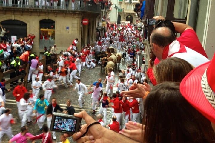 The best San Fermín experience with a balcony and buffet breakfast. 