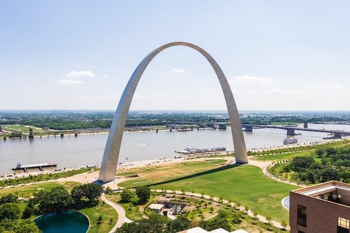 St Louis Arch and River Cruise Small Group Walking Tour