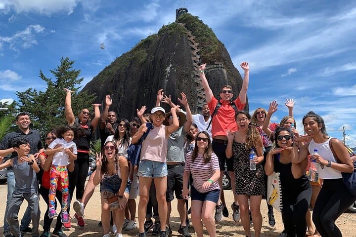 טיול יומי לגואטפה עם ארוחת בוקר, צהריים ושיט בסירה