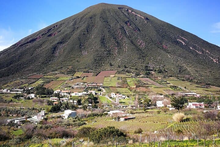 סיור פרטי ומודרך בסלינה: גילוי האי הירוק