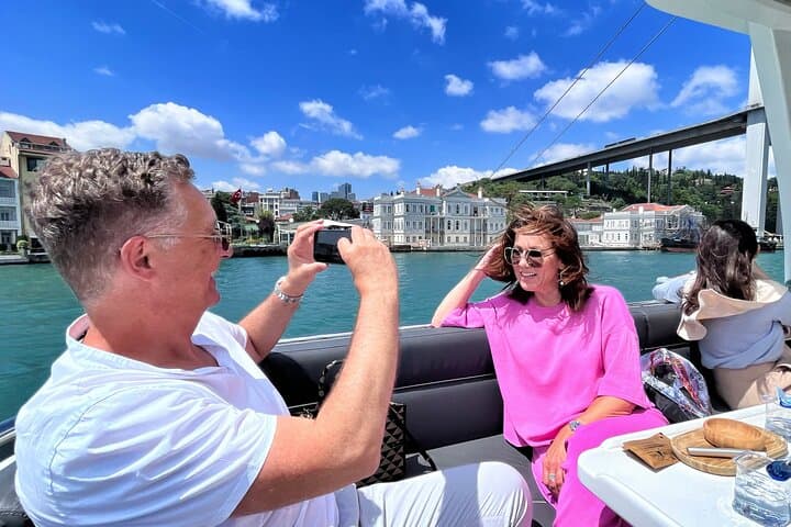 חוויה של שייט יאכטות בבוספורוס: ביקור בצד האסיאתי