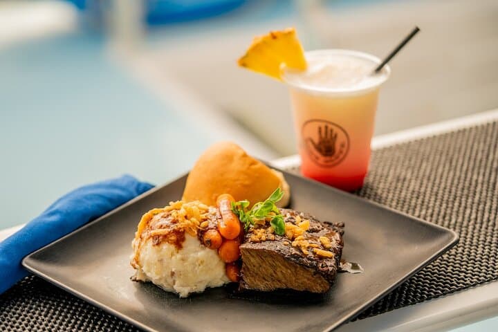 Big Island Historical Dinner Cruise to Kealakekua Bay