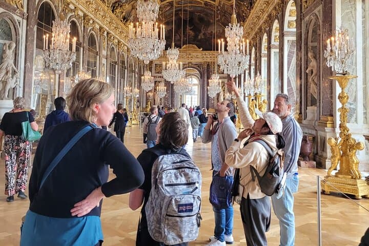 Versailles Palace Guided Tour with Gardens Access