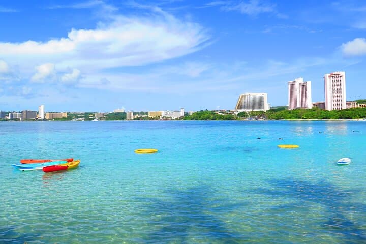 חוויה מלאה של יום בחוף גואם ובפארק מים