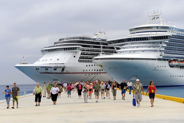העברת פרטית מנמל טריאסטה לשדה התעופה מרקו פולו בוונציה / לעיר