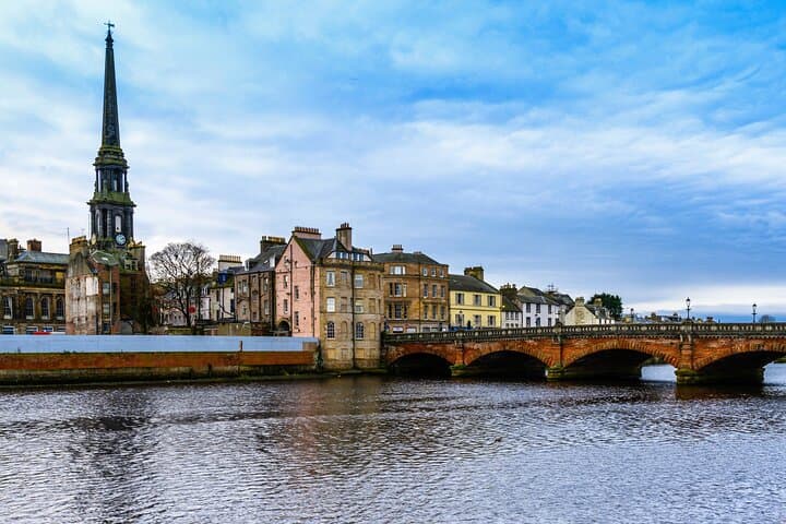 ברחו מעיר הבית של ברנס: משחק פאזלים חיצוני באייר