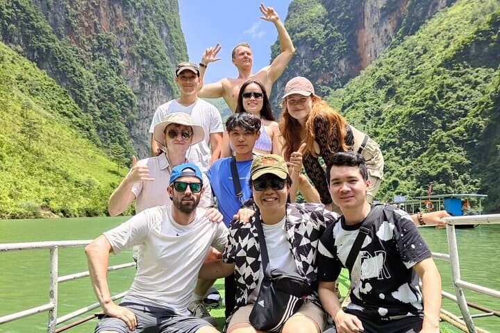 סיור הא ג'יאנג 3 ימים-2 לילות, מדריך דובר אנגלית, קבוצות קטנות
