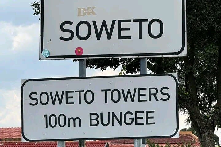 יום מלא במוזיאון האפרטהייד בסווטו ובין ארוחת צהריים