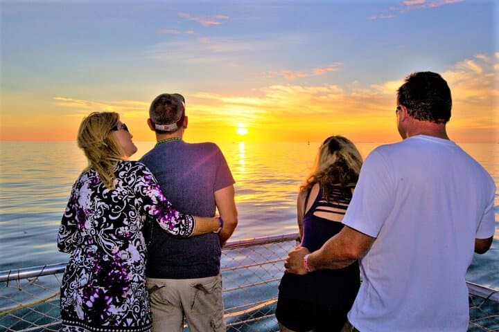 שיט שקיעה בקי ווסט: ערב אוכל, מוזיקה חיונית ושתייה כלולה