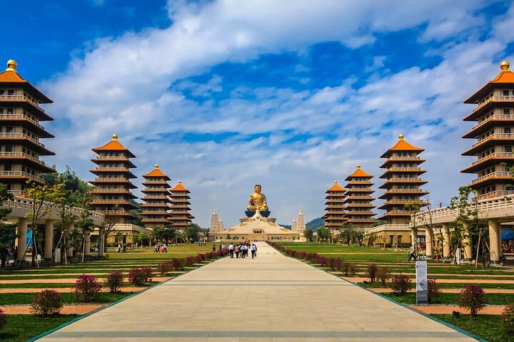 סיור חוף בקאוושינג לאושר הבודהה והכנת עוגות