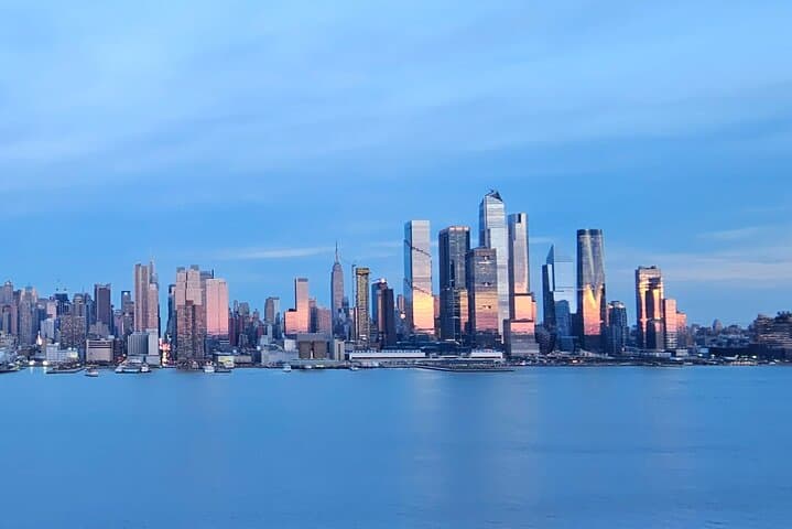 New York Skyline Magic - The Real Skyline With a Real Local