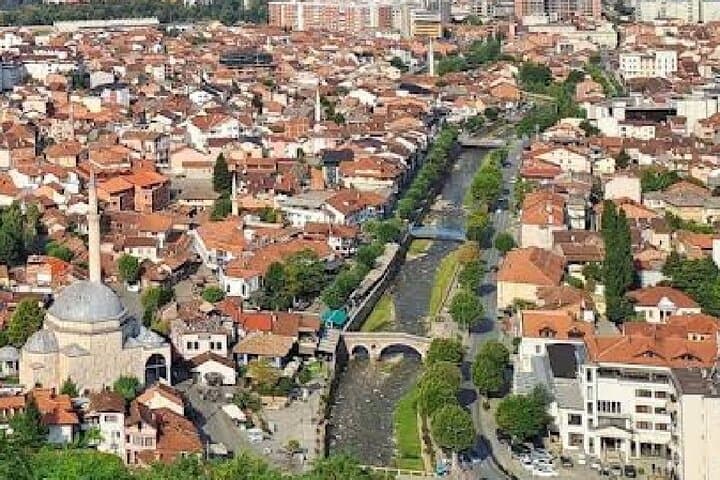 טיול יומי מסקופיה לפרישטינה ופריזרן, קוסובו וקוקש אלבס