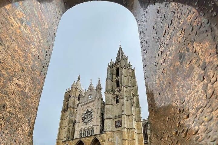 Cathedral of León: tour with a Lioness art historian