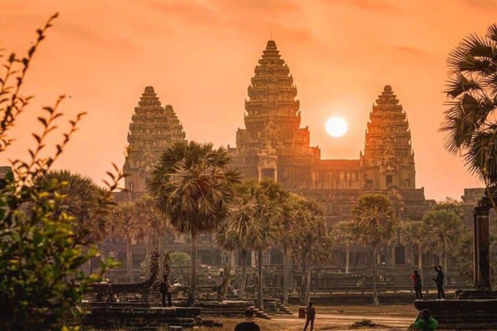  Angkor Wat Sunrise or Sunset Tour with Guide from Siem Reap
