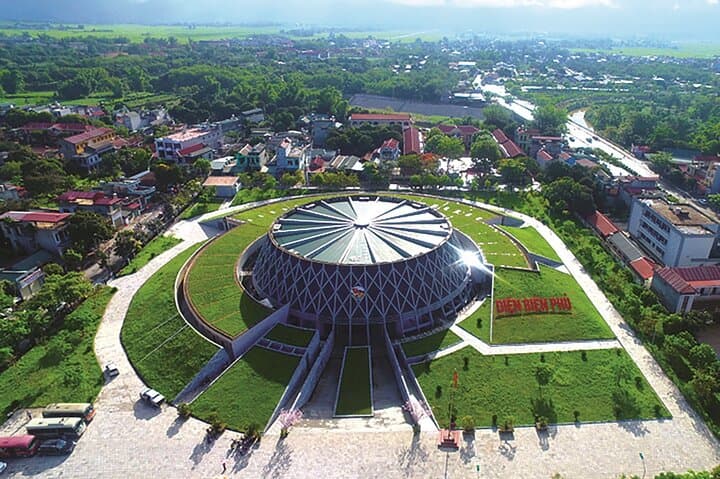 סיור היסטורי בן יום בדין ביון פו