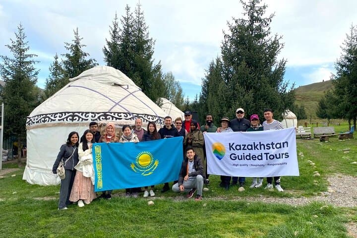 סיור של יומיים באגמי קולסאי קיינדי עם קניון צ'רין