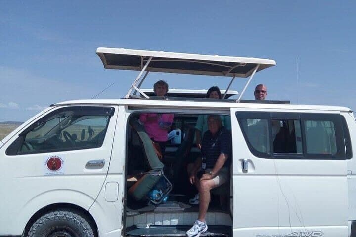 העברת פרטית משדה התעופה של ניירובי או מהעיר למאחז בדרך