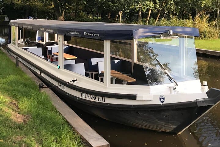 Giethoorn Private 1 or 2 Hour VIP Boat Tour