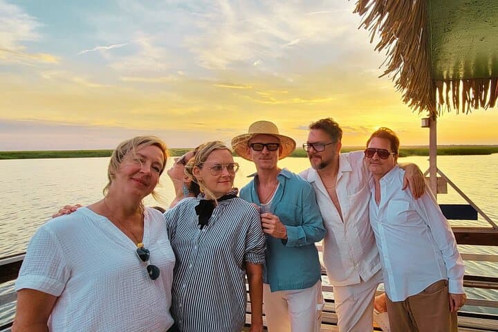 שייט טיקי בשקיעה באי טיובי