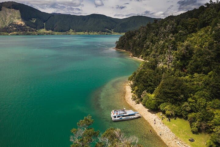Pelorus Mail Boat Sunday Scenic Cruise – Full-Day from Havelock