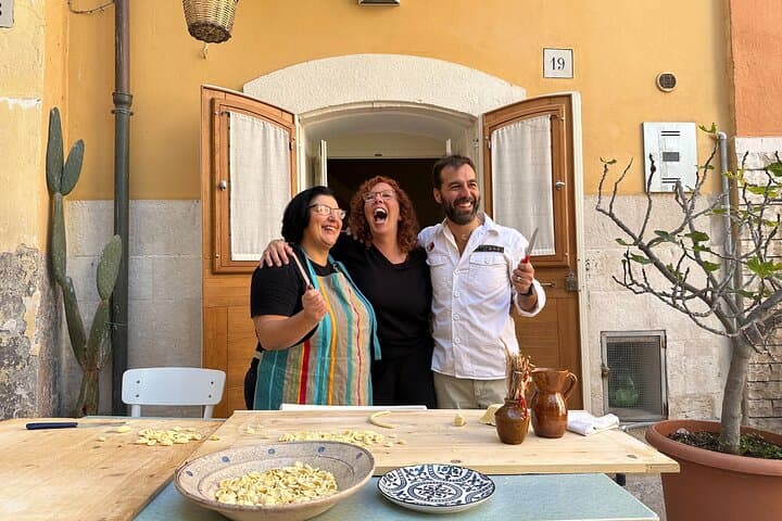 סיור הליכה בבארי עם חווית פסטה.