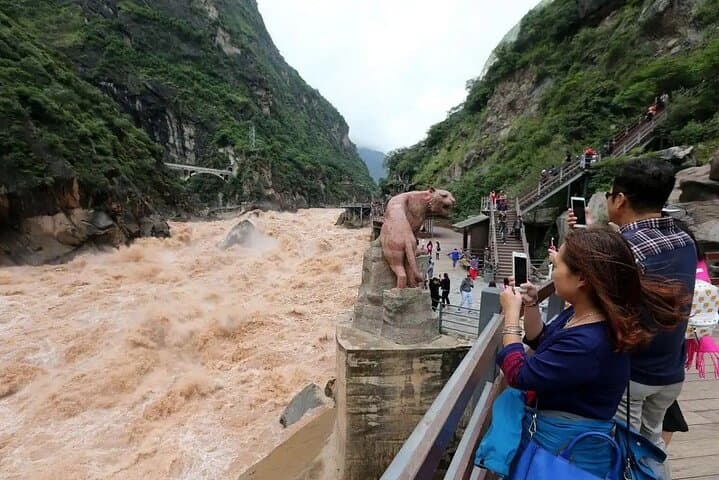 Lijiang to Shangri-La Scenic Drive Tour with Tiger Leaping Gorge