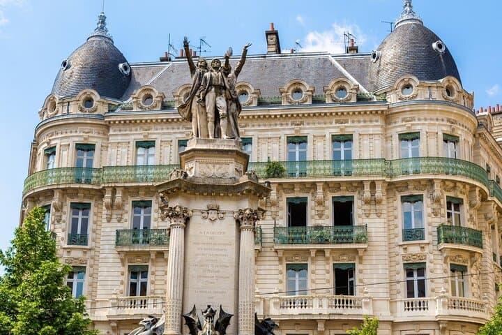 Explore Grenoble in 60 minutes with a Local