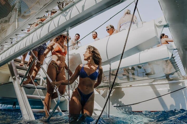 שייט קאטמרן לחופי פפאגיו, ארוחת צהריים ופעילויות מים