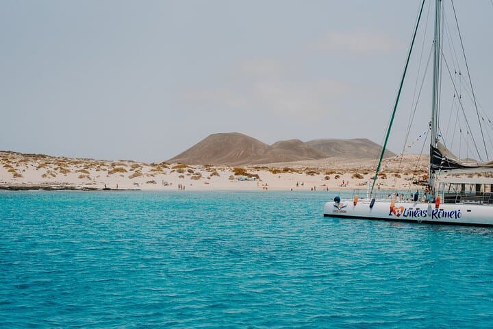 לנזרוטי: שייט לאי לה גרסיוֹסה עם ארוחת צהריים ופעילויות מים