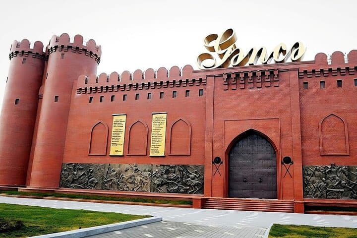 סיור פרטי מלא ביום בעיר גנז'ה